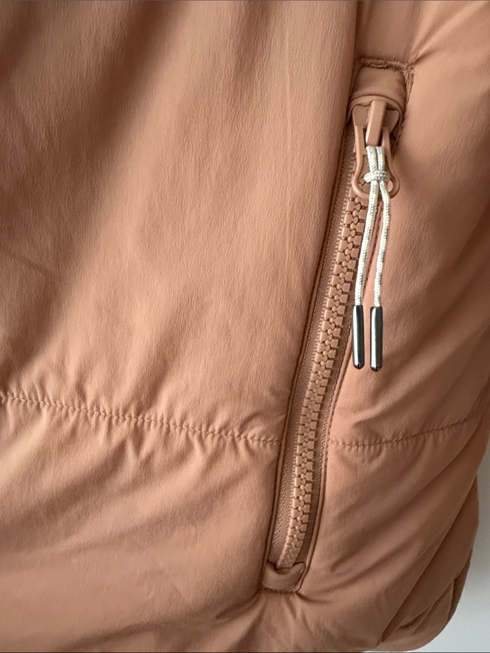 Vuori Women's Canyon Insulated Jacket Large Rose Color - Picture 4 of 7